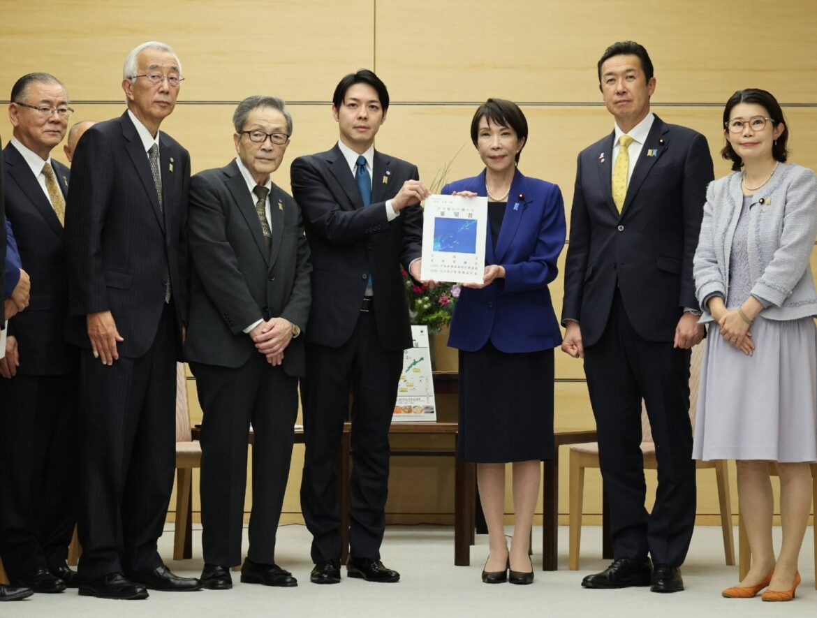 Takaichi vows to resume grave visits to northern islands by ex-residents