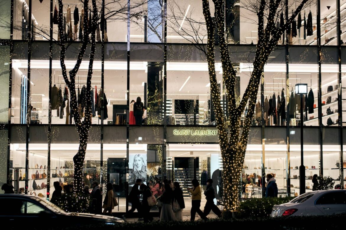 Japan expects growth to accelerate next year with fiscal stimulus Japan expects growth to accelerate next year with fiscal stimulus