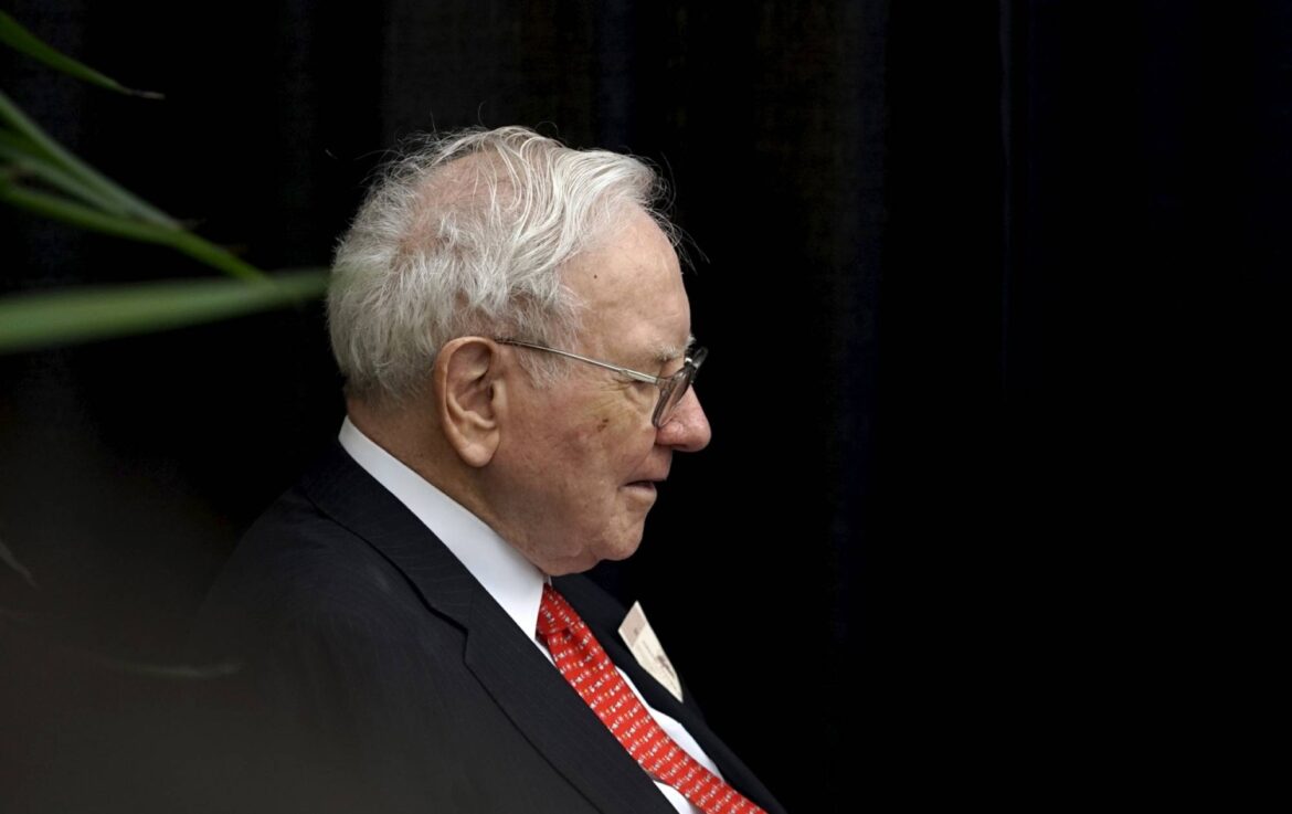 Berkshire to keep Japanese trader shares after Buffet’s exit Berkshire to keep Japanese trader shares after Buffet's exit