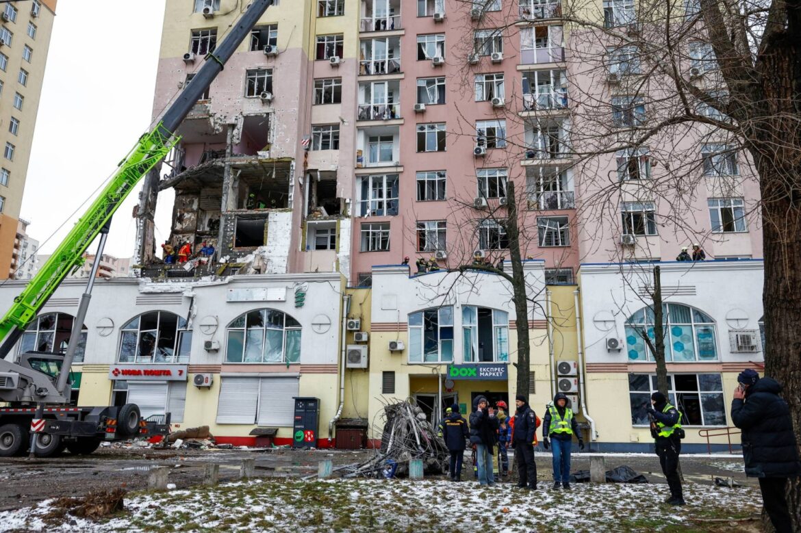 Russia pummels Kyiv ahead of Zelenskyy’s U.S. visit Russia pummels Kyiv ahead of Zelenskyy's U.S. visit