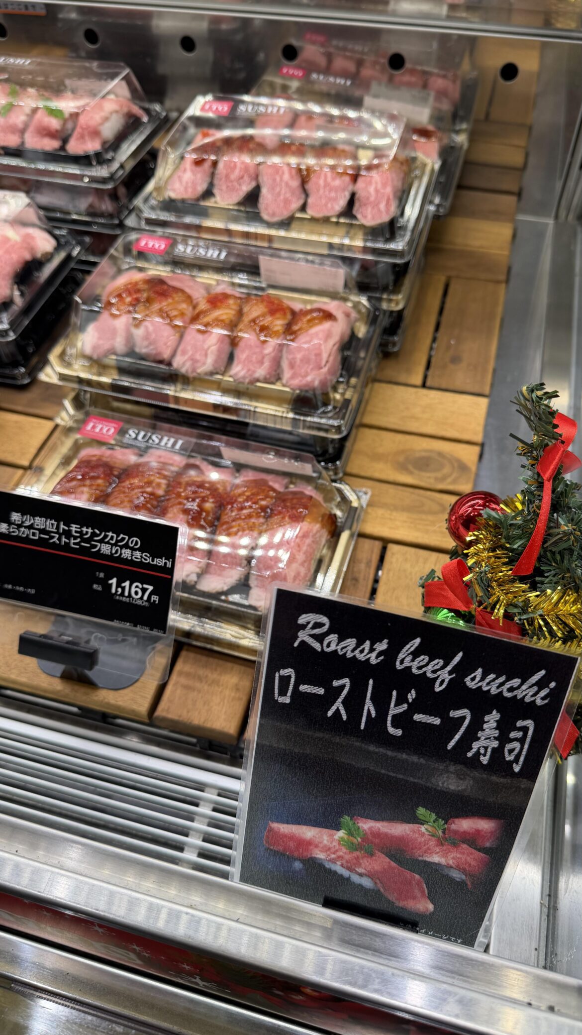 Japanese Christmas dinner staples: Wagyu Roast Beef Sushi! 🍣🎄
