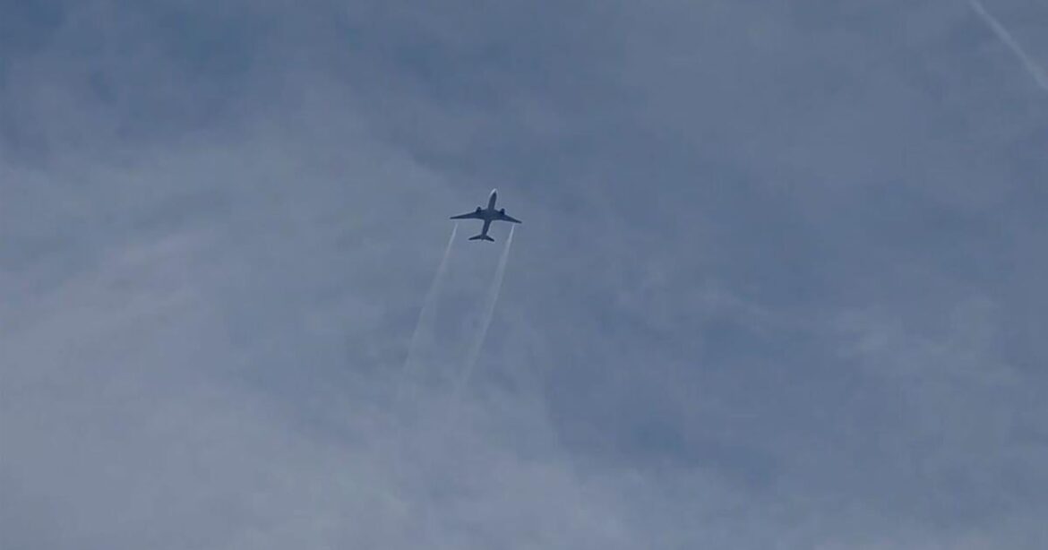 United flight to Tokyo returns to Dulles after losing power in an engine and igniting brush around runway | National News United flight to Tokyo returns to Dulles after losing power in an engine and igniting brush around runway | National News