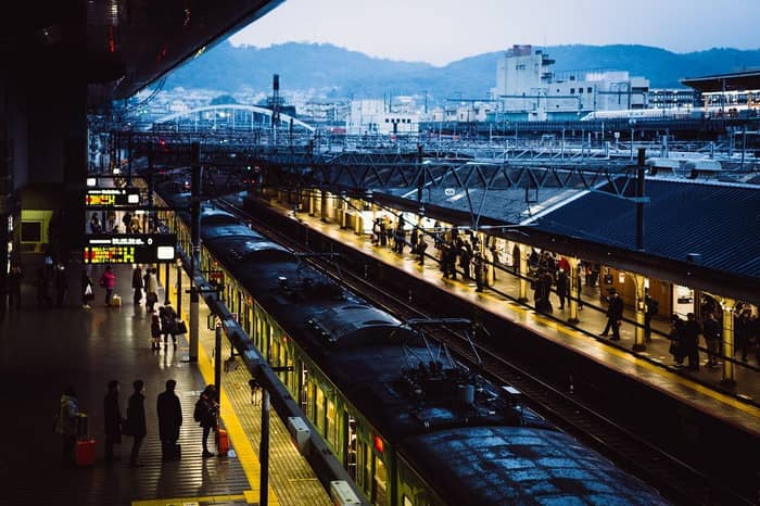 Transportation Challenges Thin the Crowds Further (Image Credits: Flickr)