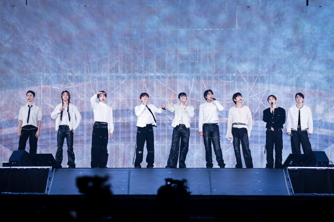 Seventeen performs in Japan as part of its world tour &Prime;NEW_&Prime; on Dec. 20 and 21. [PLEDIS ENTERTAINMENT]