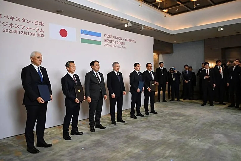 Uzbek and Japanese officials during the exchange of agreements at the Uzbekistan-Japan Business Forum in Tokyo