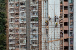 香港の竹足場、高層住宅火災で巻き起こる議論