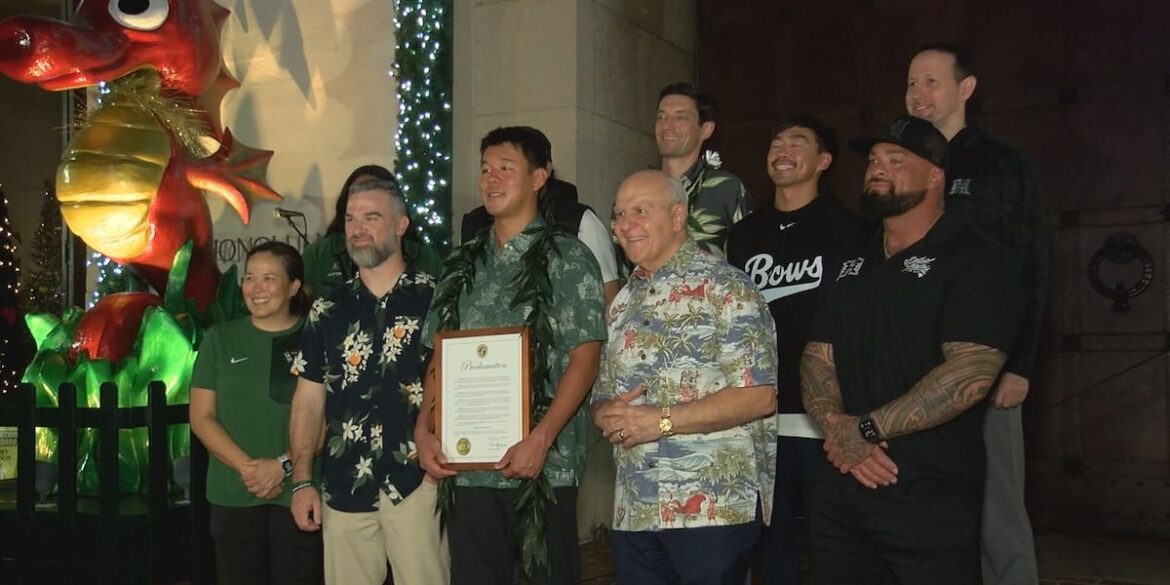 Mayor honors ‘Tokyo Toe’ during Honolulu City Lights UH Night