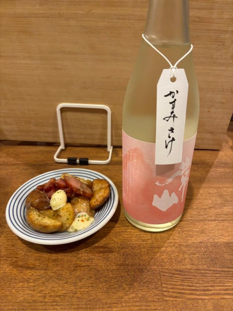 The pink label is reminiscent of cherry blossoms in spring. Slightly carbonated. Jozan Kasumisake