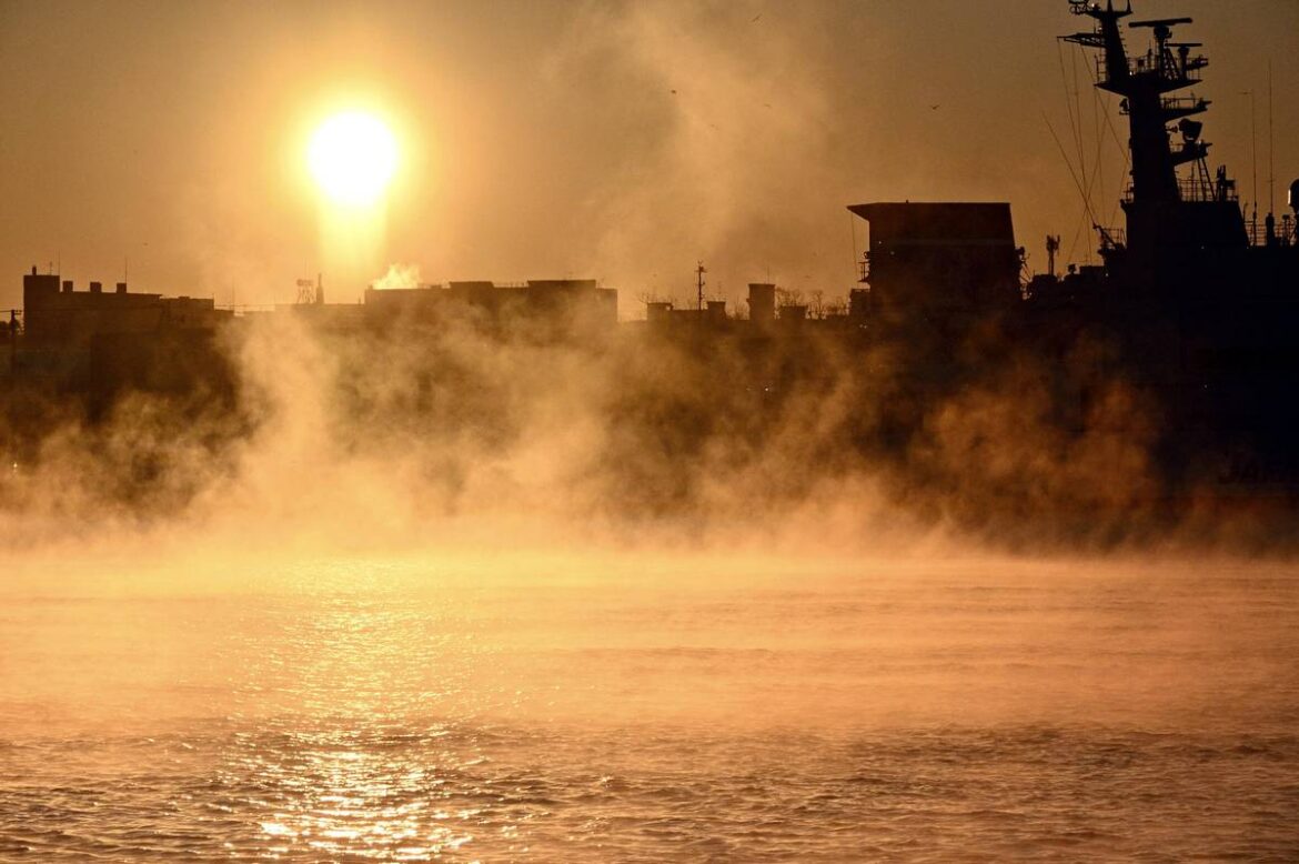 Steam Fog Observed at Kushiro Port, Hokkaido, as Area Logs Lowest Temperature of Winter So Far