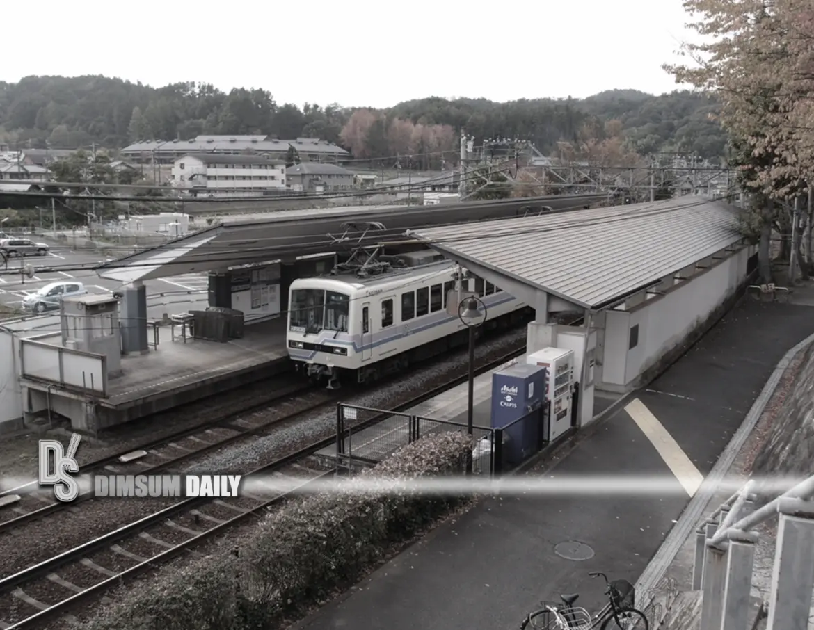 Express train hits car at Seika level crossing in Kyoto; passengers evacuated safely