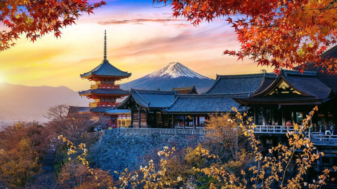 Why Kyoto’s Gion District Feels Completely Different After 10 p.m. Autumn season at sunset in Japan. Travel concept.