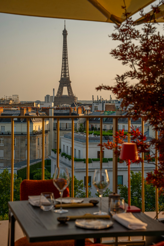 Panoramic view on the Eiffel Tower and creative sushi at Aqua Kyoto Paris