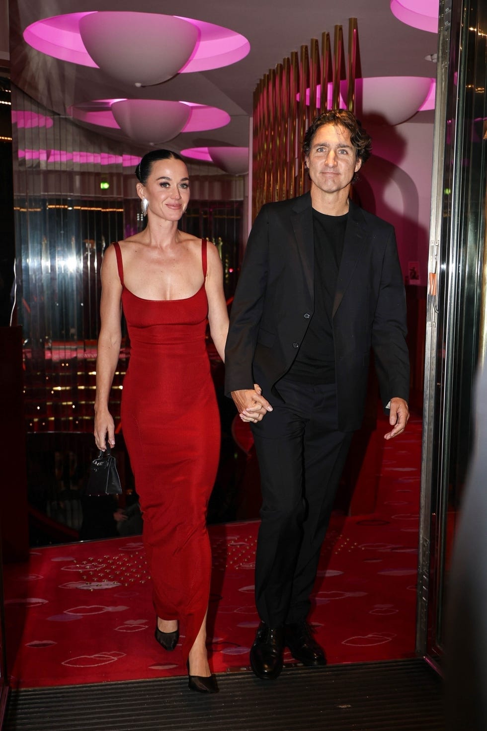 *premium exclusive* paris, france katy perry and canadian prime minister justin trudeau were seen arriving in style at the crazy horse paris for the singer's birthday celebration. the duo turned heads as they entered the iconic venue, joining friends and guests for a glamorous night of festivities. pictured: katy perry, justin trudeau backgrid usa 25 october 2025 byline must read: aissaoui nacer / backgrid usa: +1 310 798 9111 / usasales@backgrid.com uk: +44 208 344 2007 / uksales@backgrid.com *uk clients pictures containing children please pixelate face prior to publication* *premium exclusive* paris, france katy perry and canadian prime minister justin trudeau were seen arriving in style at the crazy horse paris for the singer's birthday celebration. the duo turned heads as they entered the iconic venue, joining friends and guests for a glamorous night of festivities. pictured: katy perry, justin trudeau backgrid usa 25 october 2025 byline must read: aissaoui nacer / backgrid usa: +1 310 798 9111 / usasales@backgrid.com uk: +44 208 344 2007 / uksales@backgrid.com *uk clients pictures containing children please pixelate face prior to publication*