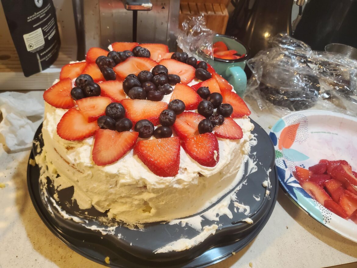I made this Japanese Strawberry Shortcake for Christamas. Merry Christmas!