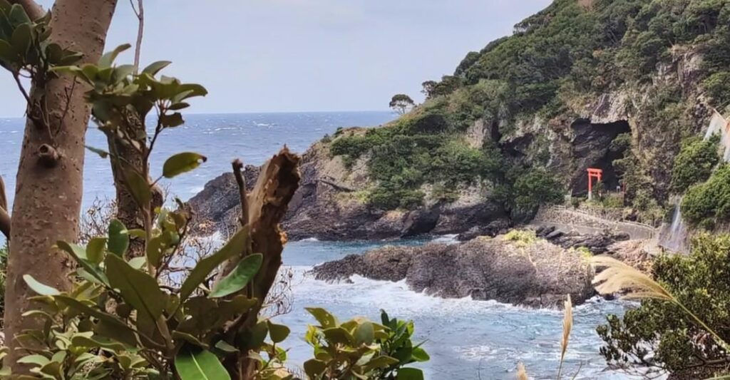 Yahazudake Shrine, Yakushima