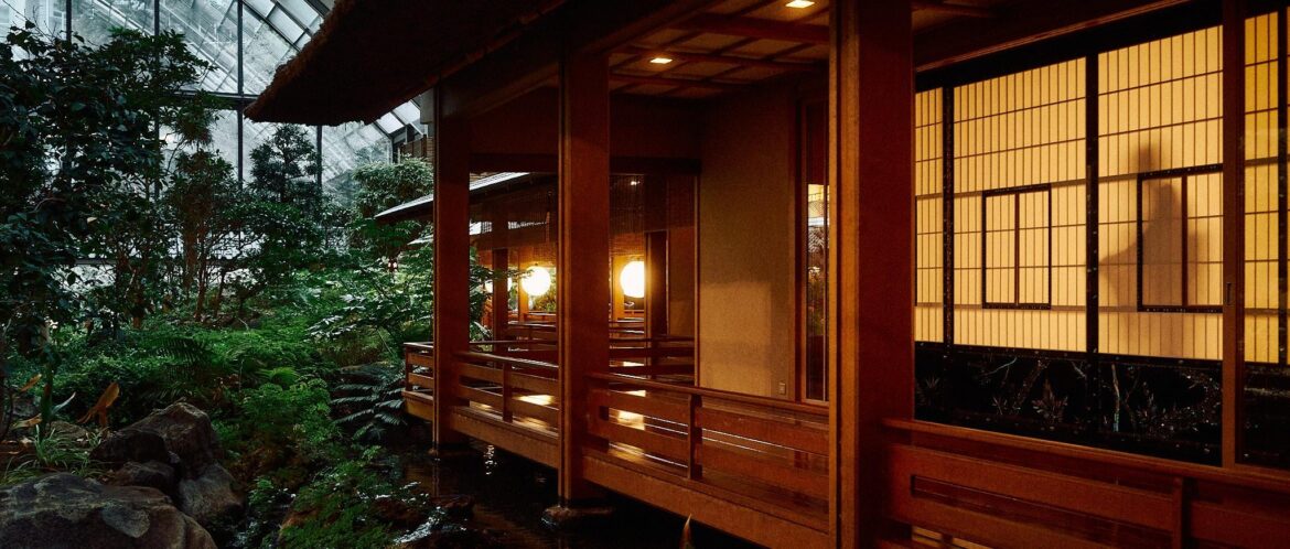 Every time I leave Japan, my memories feel surreal. So this time, I took pictures as if they were part of a movie.