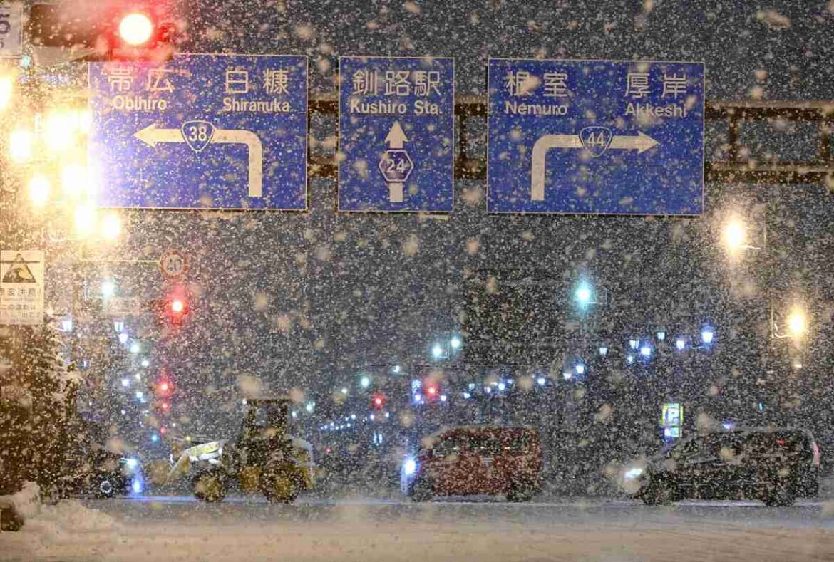 Blizzard Hits Hokkaido, Disrupting Train and Flight Schedules Blizzard Hits Hokkaido, Disrupting Train and Flight Schedules