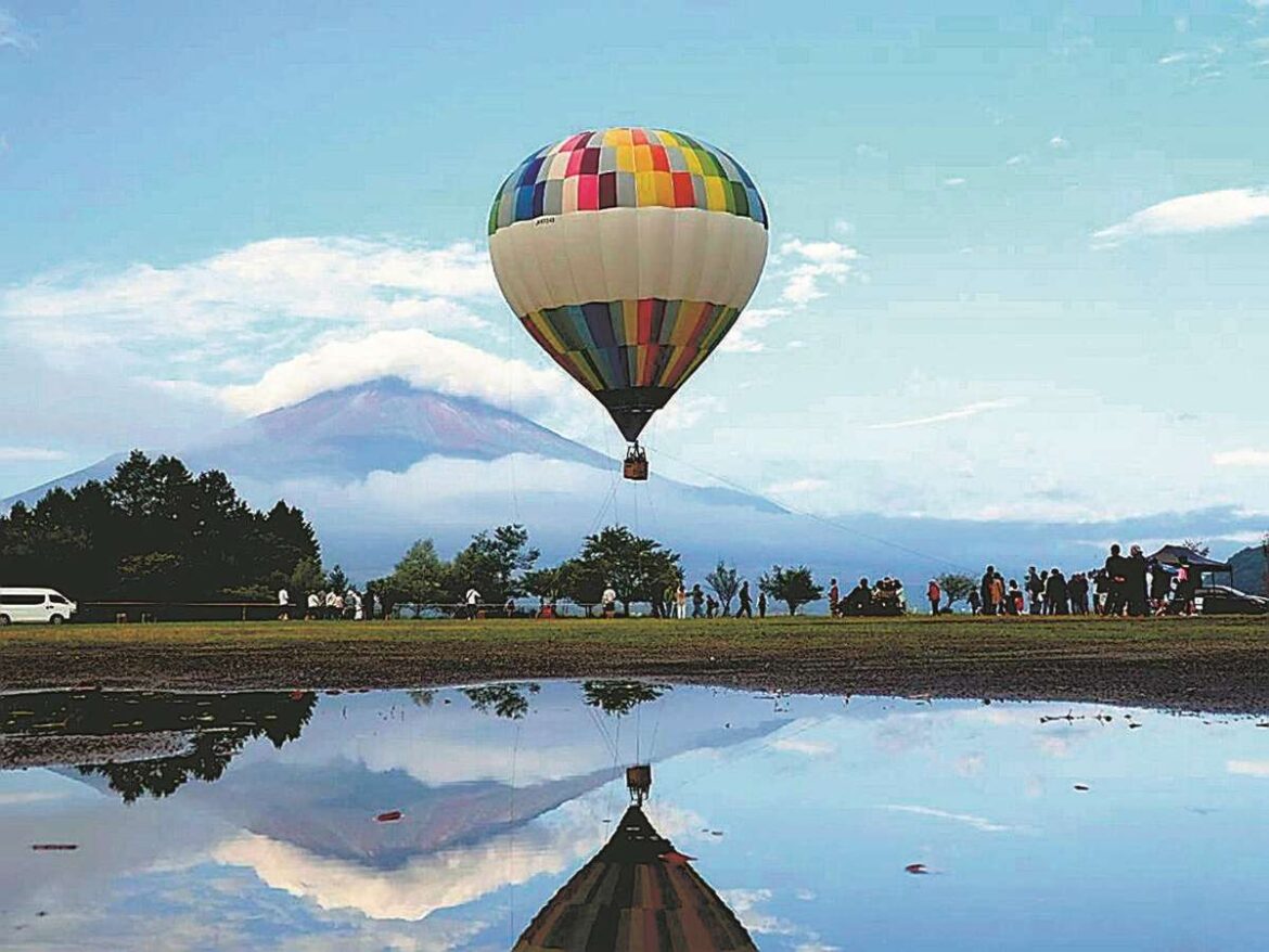 Village Near Mt. Fuji, Lake Yamanaka Aims to Draw More Visitors with Hot Air Balloon Rides Village Near Mt. Fuji, Lake Yamanaka Aims to Draw More Visitors with Hot Air Balloon Rides