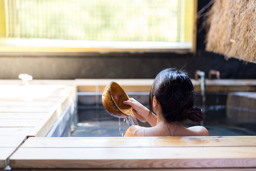 japan dos and donts, japan winter visit tips, japan cultural norms, japan polite behavior rules,