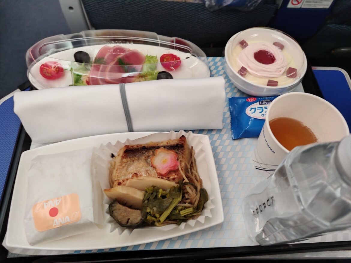 ANA in-flight Economy Narita > Vancouver ANA in-flight Economy Narita > Vancouver