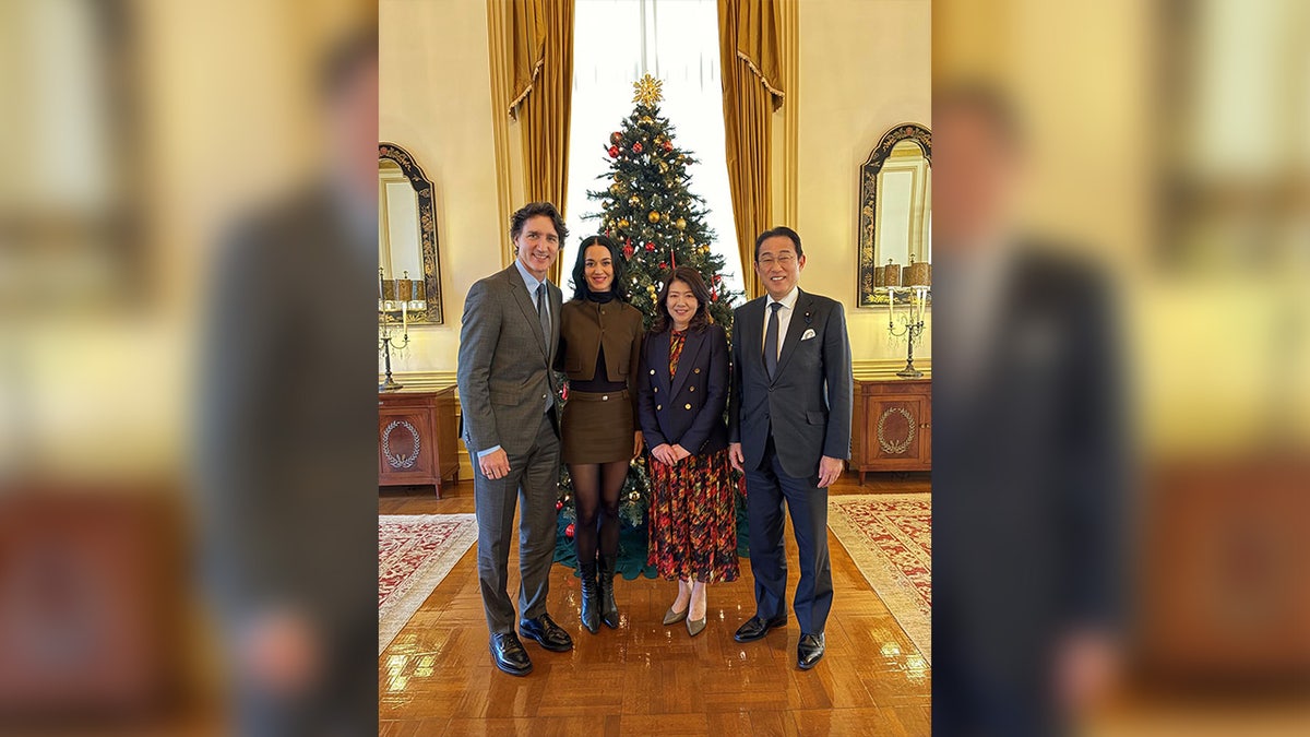 Justin Trudeau, Katy Perry, Fumio Kishida, Yuko Kishida have lunch together.