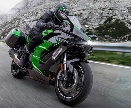 Kawasaki Ninja H2 SX cornering fast