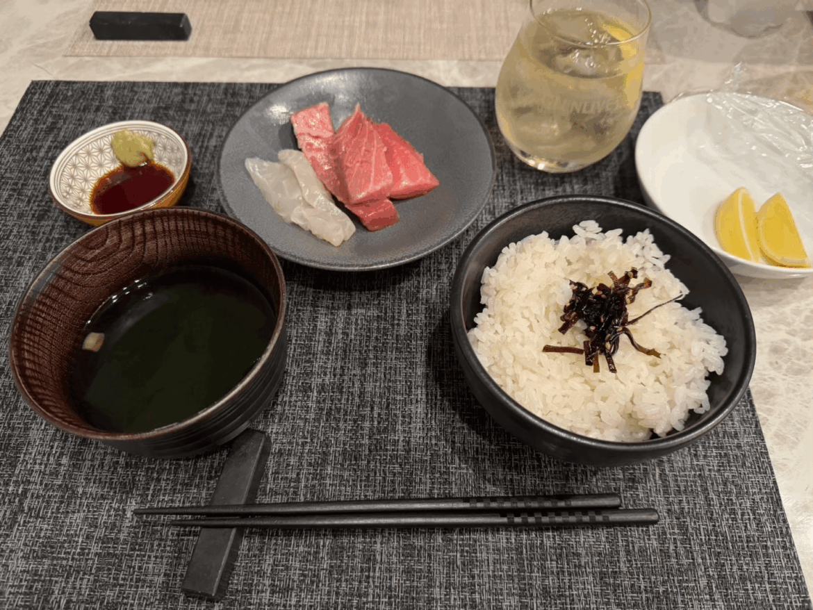 [homemade] Simple Japanese dinner – sashimi, rice, and miso soup