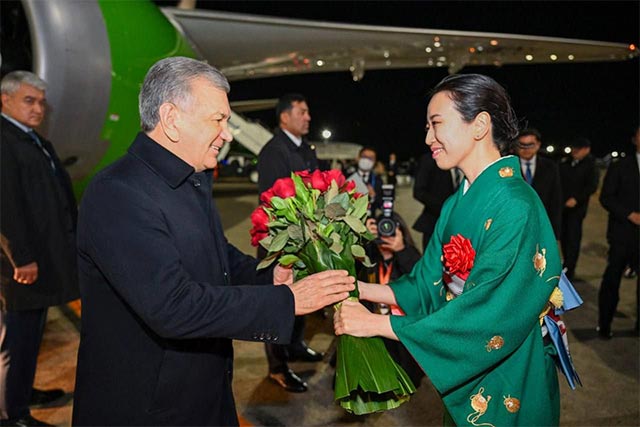 President of Uzbekistan Arrives in Japan on Official Visit President of Uzbekistan Arrives in Japan on Official Visit