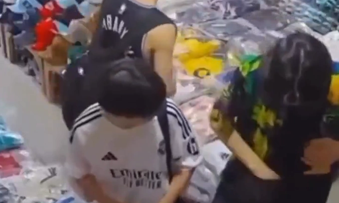 4 Japanese tourists filmed shoplifting in Bali