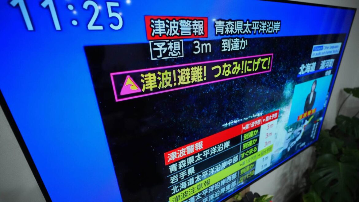Magnitude 7.5 quake off Japan’s northern coast triggers tsunami, injures 23 Magnitude 7.5 quake off Japan's northern coast triggers tsunami, injures 23