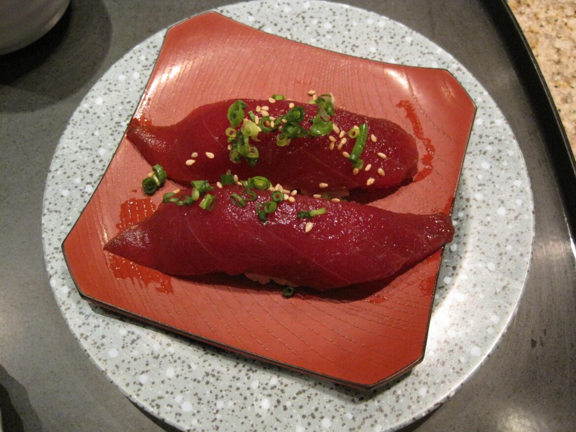 Maguro nigiri, Roppongi Hills (2010)