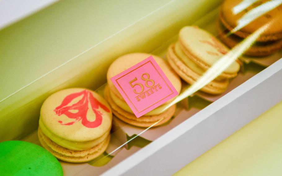 Colorful macarons are lined up.