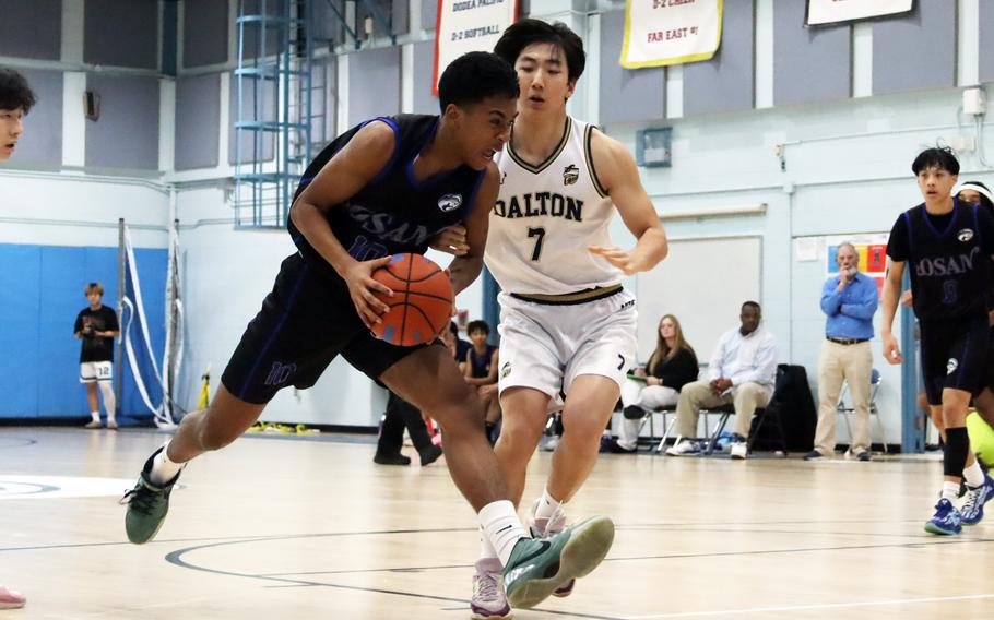 Jayden Powell looks for an opening.