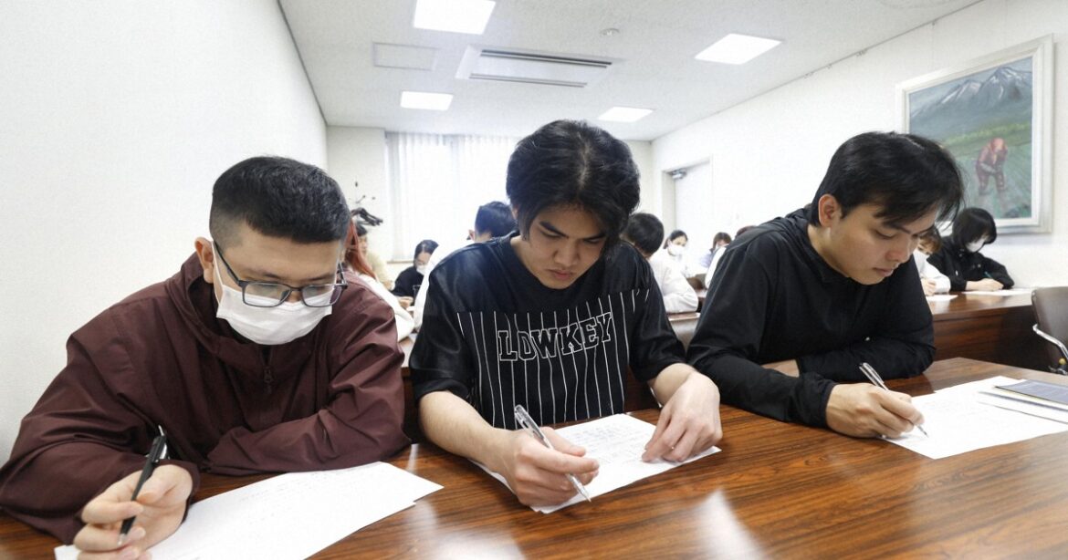 Foreign residents make up 9.5% of people in 20s in Japan