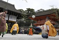 Members of the kemari preservation society, dressed in traditional clothing, give the first kemari performance of the year at Shimogamo Shrine in Kyoto's Sakyo Ward on Jan. 4, 2026. (Mainichi/Tsutomu Koseki)