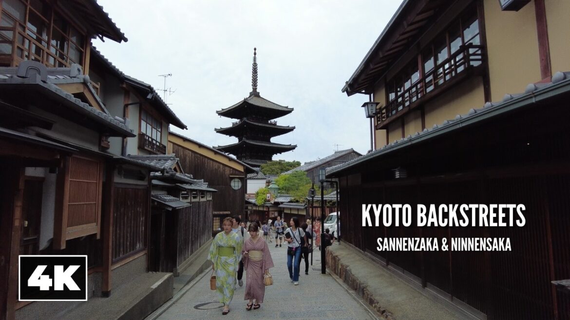 Exploring Kyoto's old town backstreets || Sannenzaka & Ninenzaka streets [4K] Ambient Walk