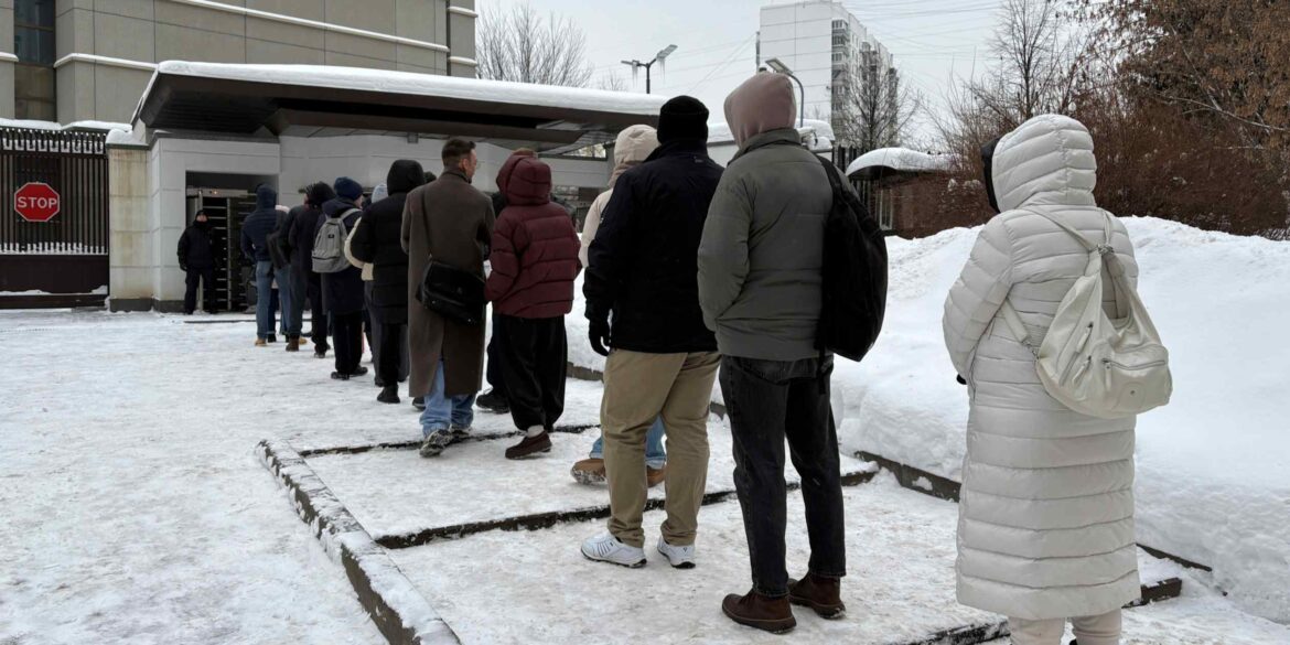 Russian visitors to Japan hit record on easier visa conditions than Europe Russian visitors to Japan hit record on easier visa conditions than Europe