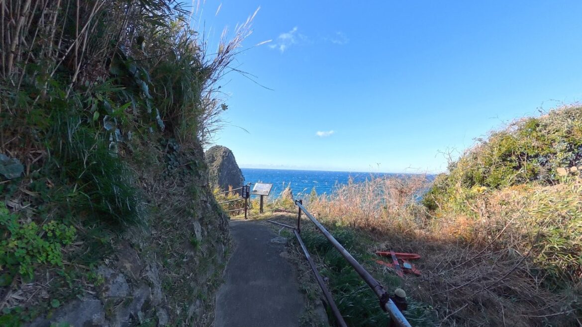 4K Japan Walking Tour | Coastal Walk to Senganmon (Izu Geopark)/雲見・千貫門 4K Japan Walking Tour | Coastal Walk to Senganmon (Izu Geopark)/雲見・千貫門