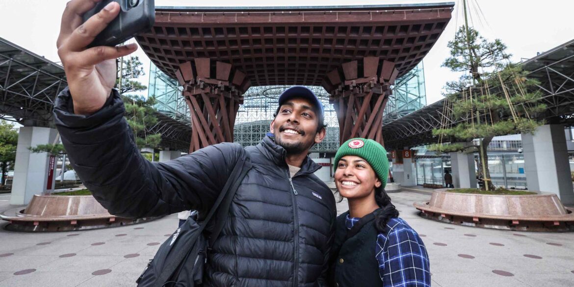 Japan tourism divide on display in Kanazawa calm, Kyoto crowds Japan tourism divide on display in Kanazawa calm, Kyoto crowds