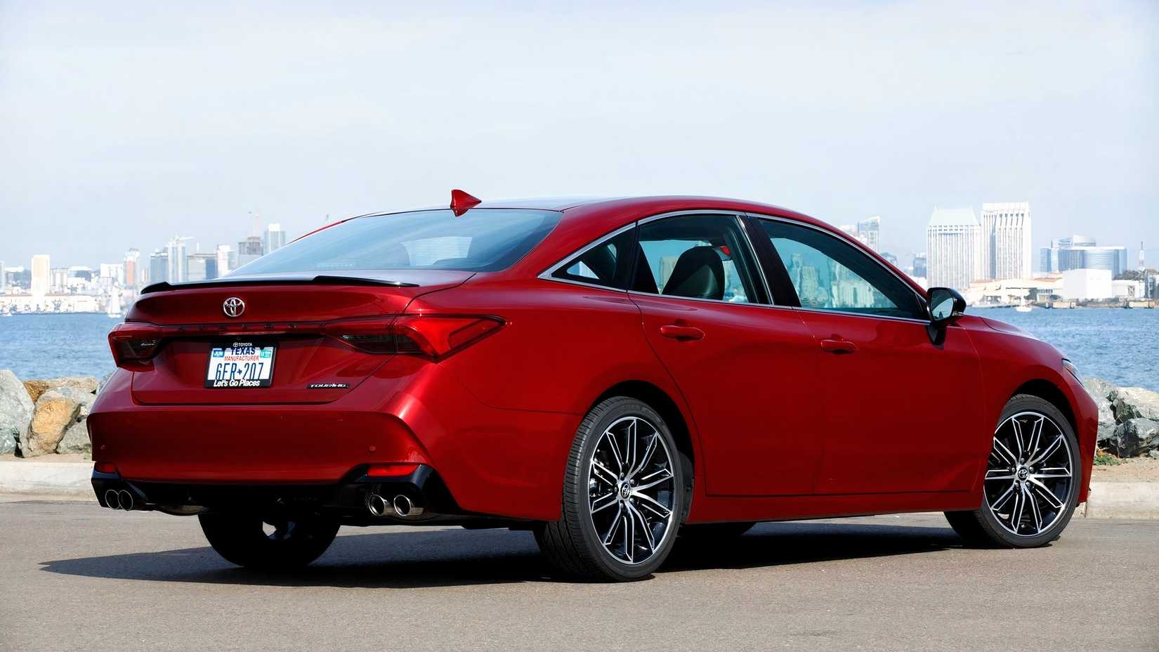 2022 Toyota Avalon rear 3/4 shot