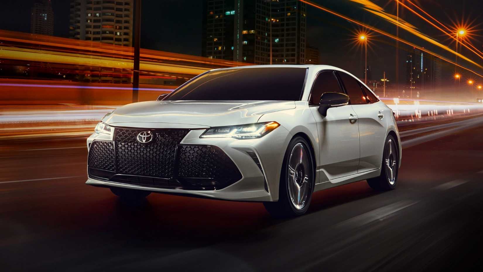 3/4 action shot of the 2022 Toyota Avalon Touring
