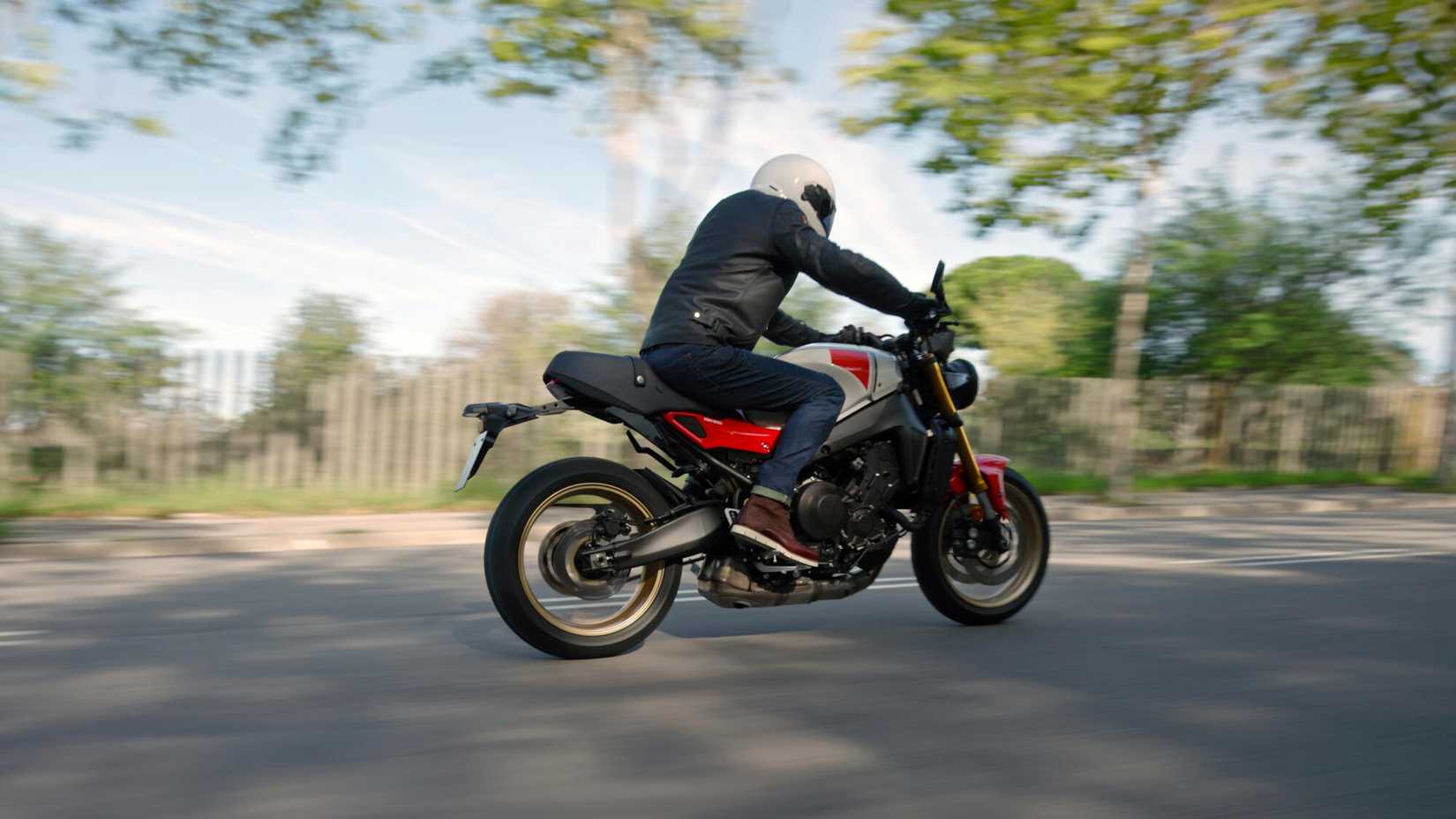 2025 Yamaha XSR900 Action Rear