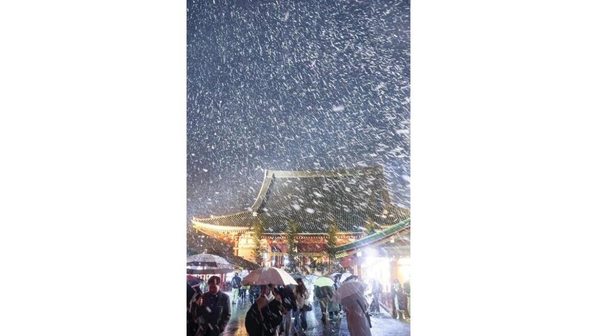 Tokyo, Yokohama Observe First Snowfall of Season; 1 Day Earlier than Average Year