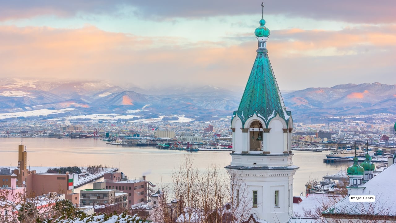 8. Hakodate Hakodate blends history, culture, and coastal beauty effortlessly. Known for one of Japan’s most famous night views, the panorama from Mount Hakodate is especially stunning after sunset. Explore the Hakodate Morning Market for ultra-fresh seafood breakfasts, stroll through historic Western-style neighbourhoods, and visit the red brick warehouses that glow warmly in winter. Must-see: The city lights from the cable car viewpoint.