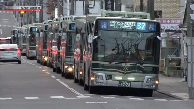 Heavy Kyoto traffic for New Year’s shrine visits sparks bus chaos Heavy Kyoto traffic for New Year's shrine visits sparks bus chaos