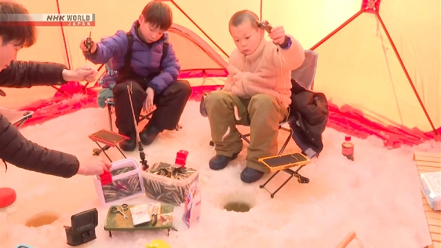 Anglers flock to frozen lake in Hokkaido for smelt fishing Anglers flock to frozen lake in Hokkaido for smelt fishing