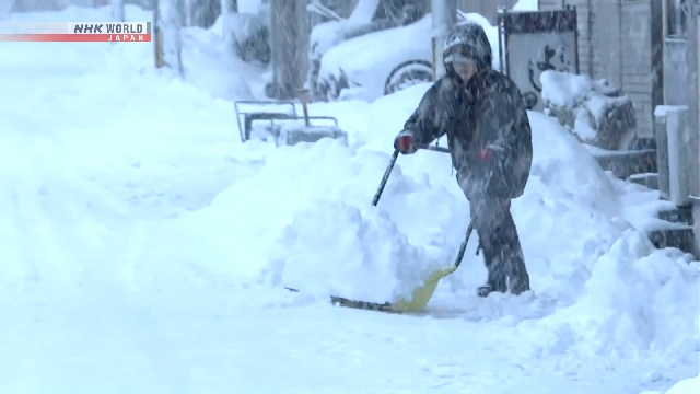 Japan weather officials say snowfall has peaked but urge continued caution Japan weather officials say snowfall has peaked but urge continued caution