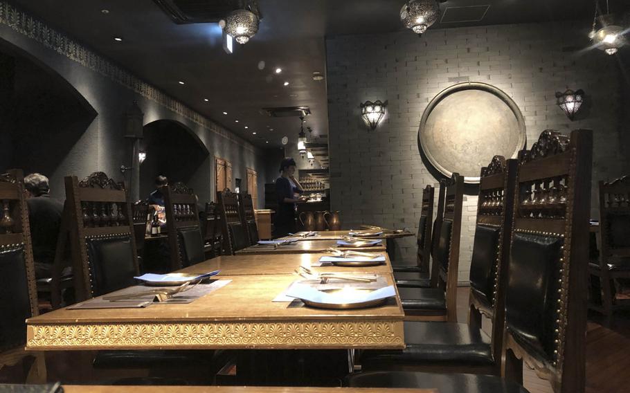 Carvaan, a Middle Eastern- and Mediterranean-inspired restaurant, combines class and affordability in Shibuya, Tokyo. 