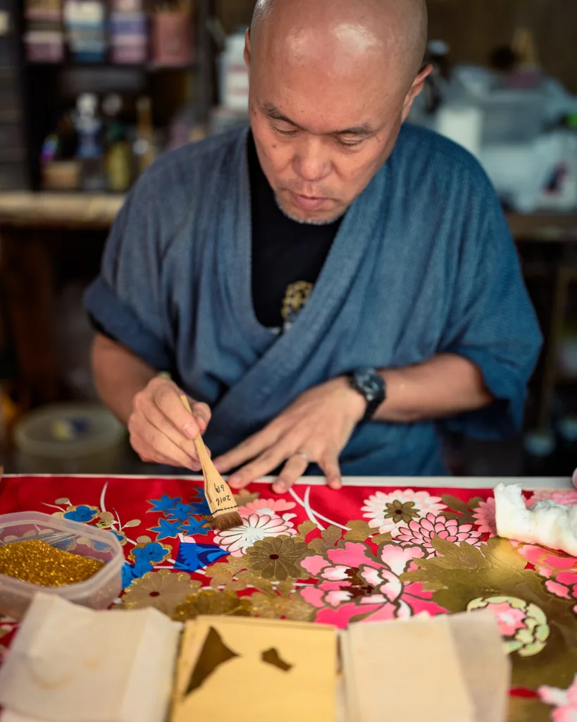 A man wearing a blue robe making a kimoo