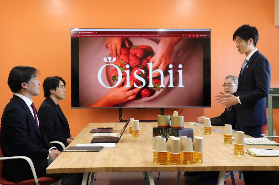 Japan's farm minister visits plant factory developer